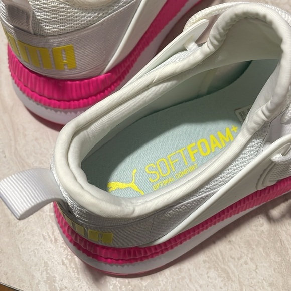 NIB PUMA Soft Foam White Neon Pink Sneakers *7.5 - Picture 2 of 8
